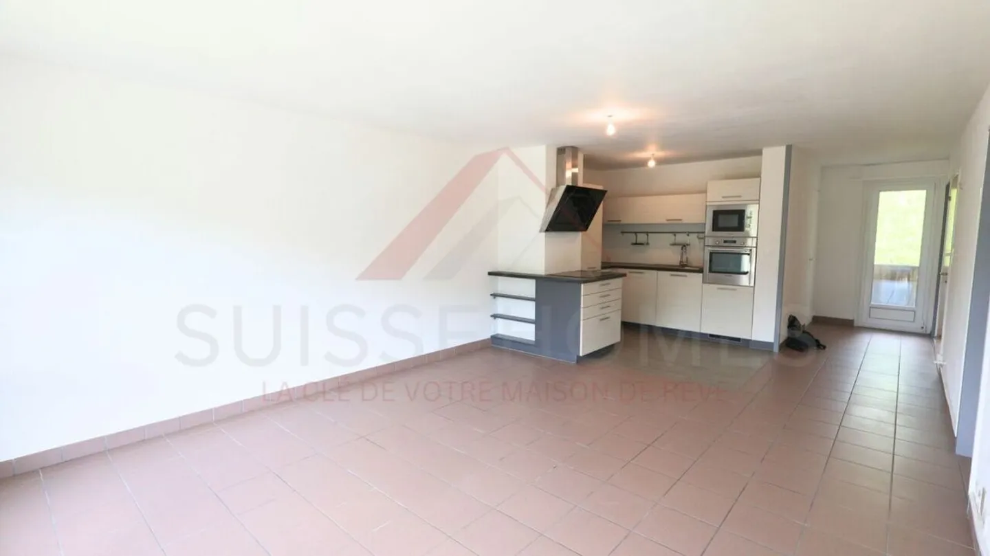 Saint-Imier : Appartement rénové et lumineux de 3,5 pièces avec vue dégagée - Photo 4 sur 9