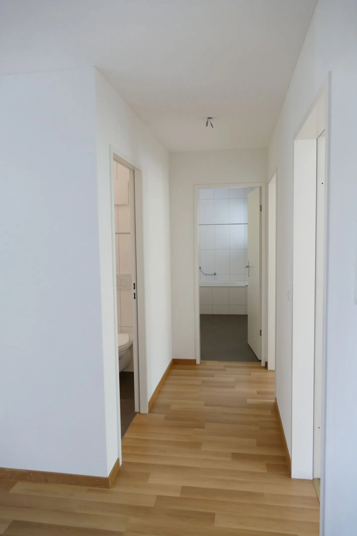 Modernes Apartment mit Balkon - Foto 8 von 10