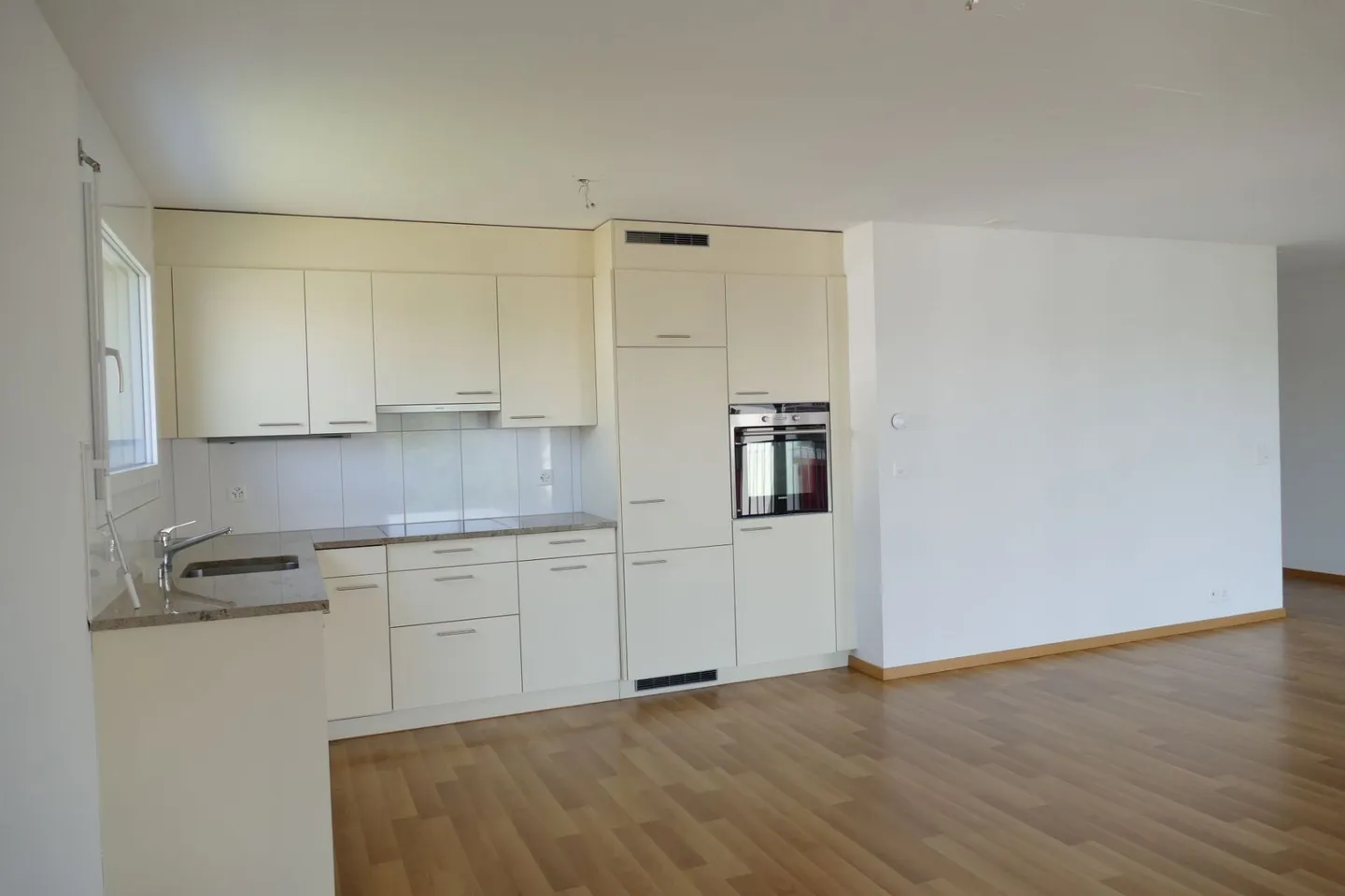 Modernes Apartment mit Balkon - Foto 1 von 10