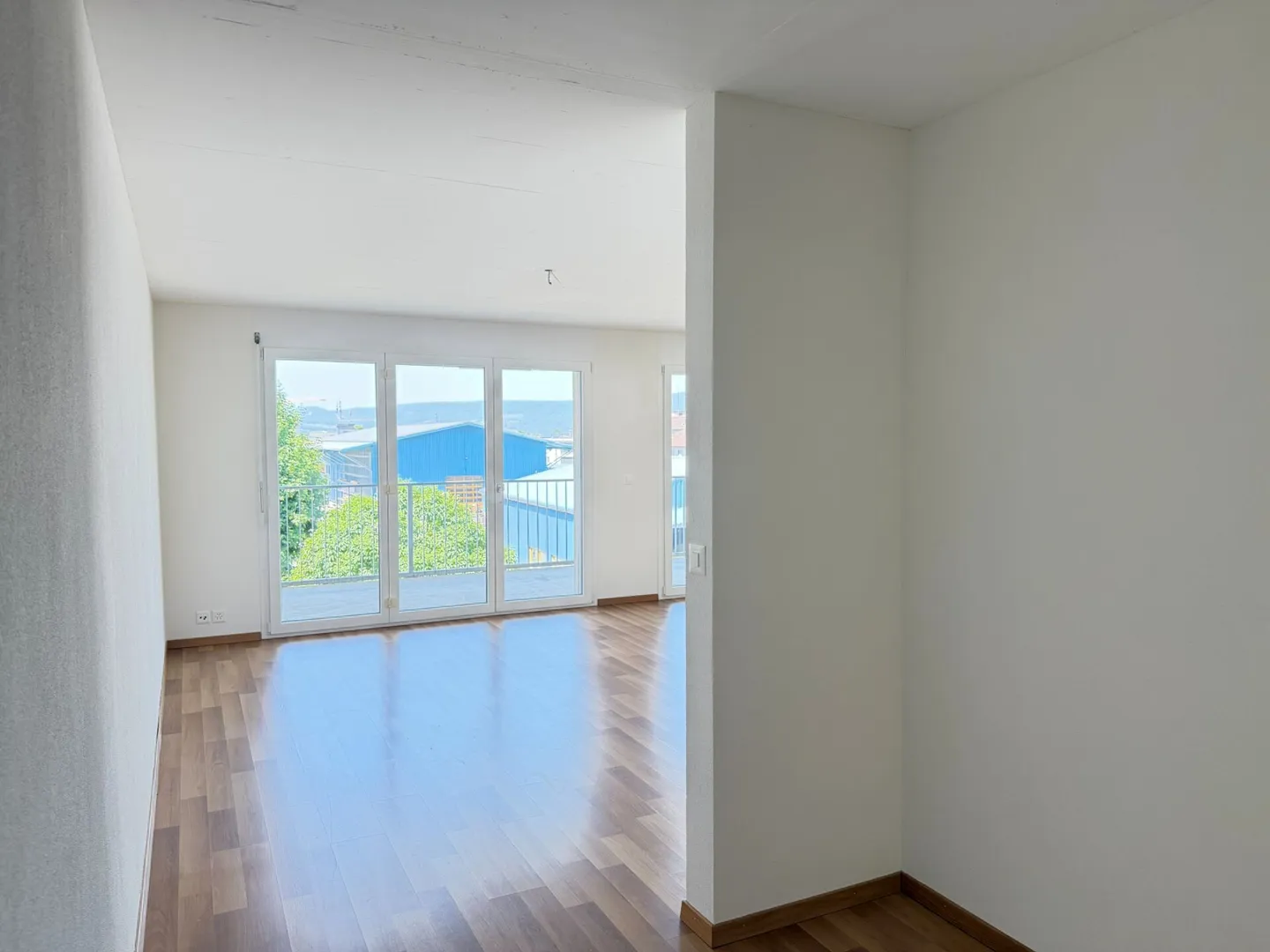 Modernes Apartment mit Balkon - Foto 3 von 10