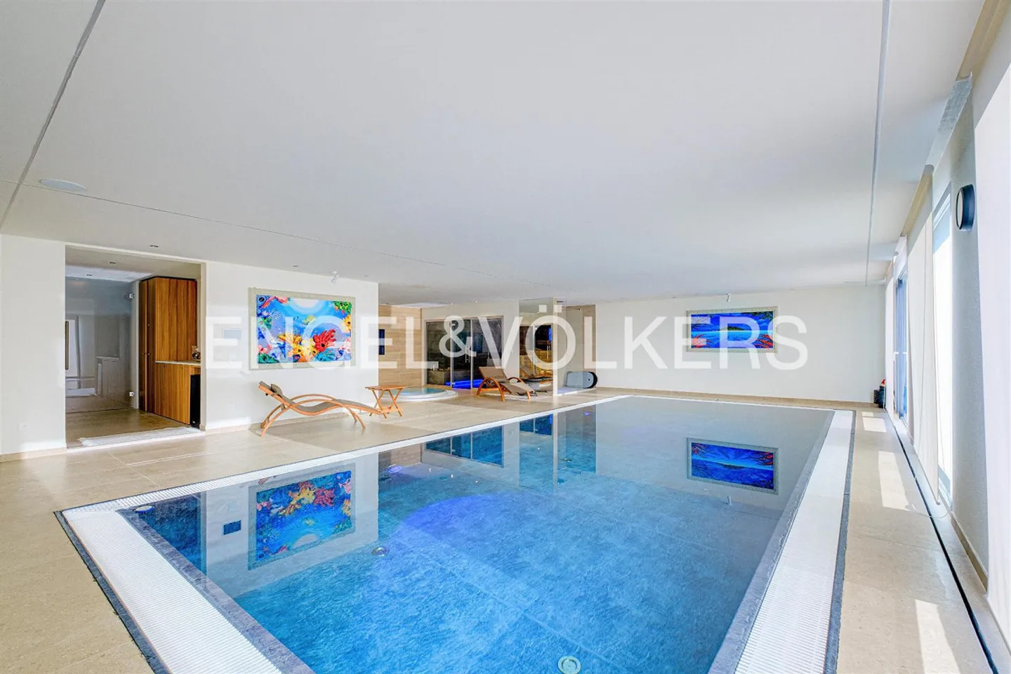 Spectacular villa with swimming pool and lake view - Photo 11 of 13