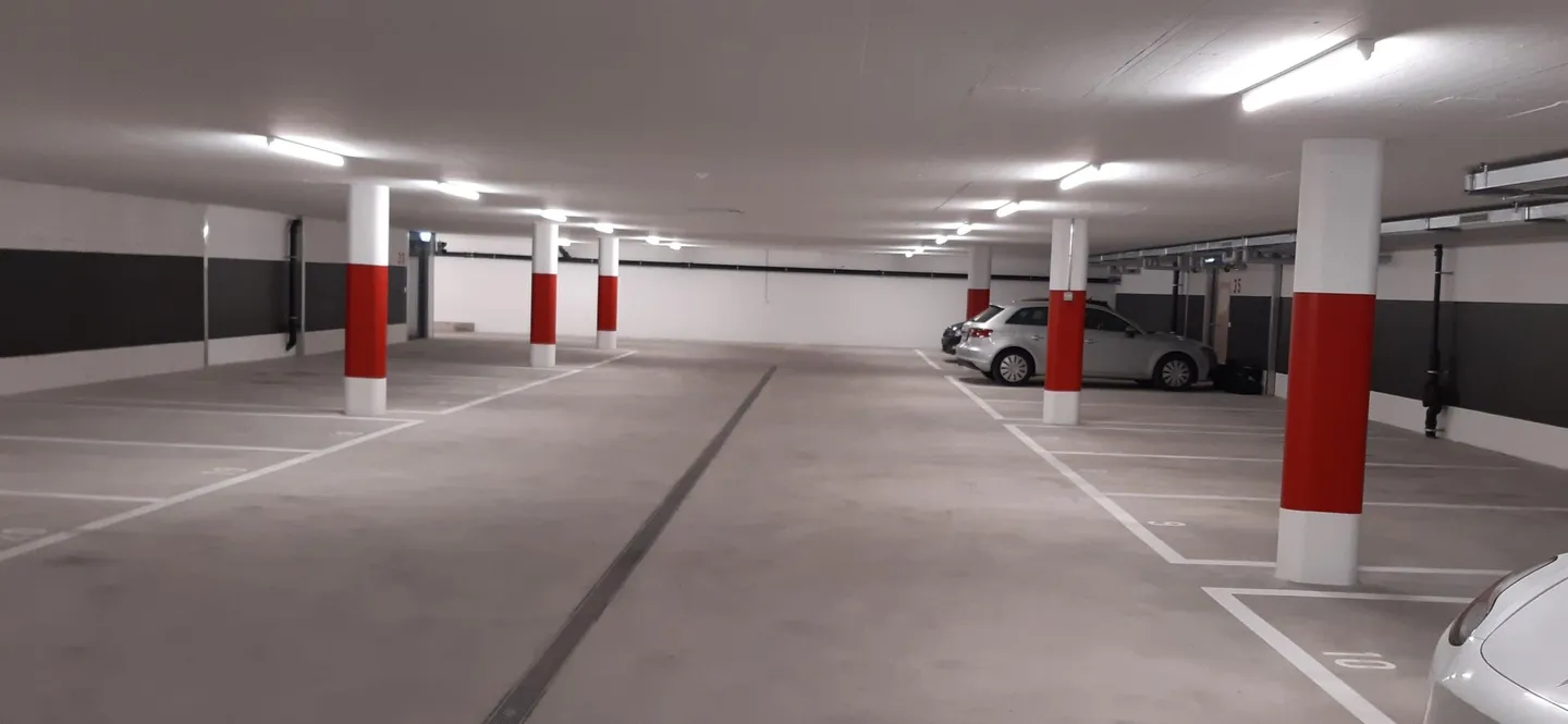 Posti auto in garage sotterraneo in Schärenmoosstrasse - Foto 2 di 2