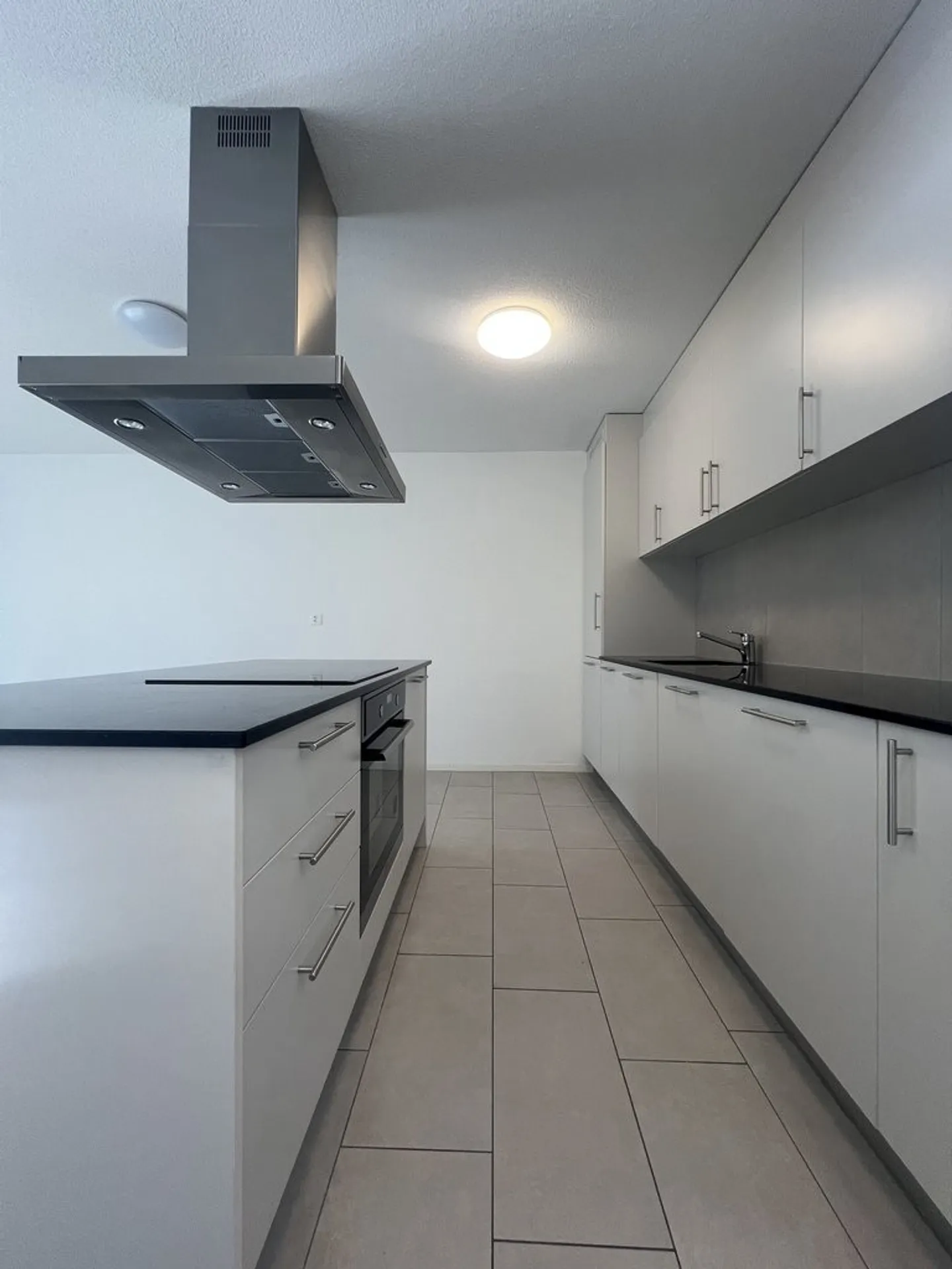 4 Room Apartment - Photo 2 of 6