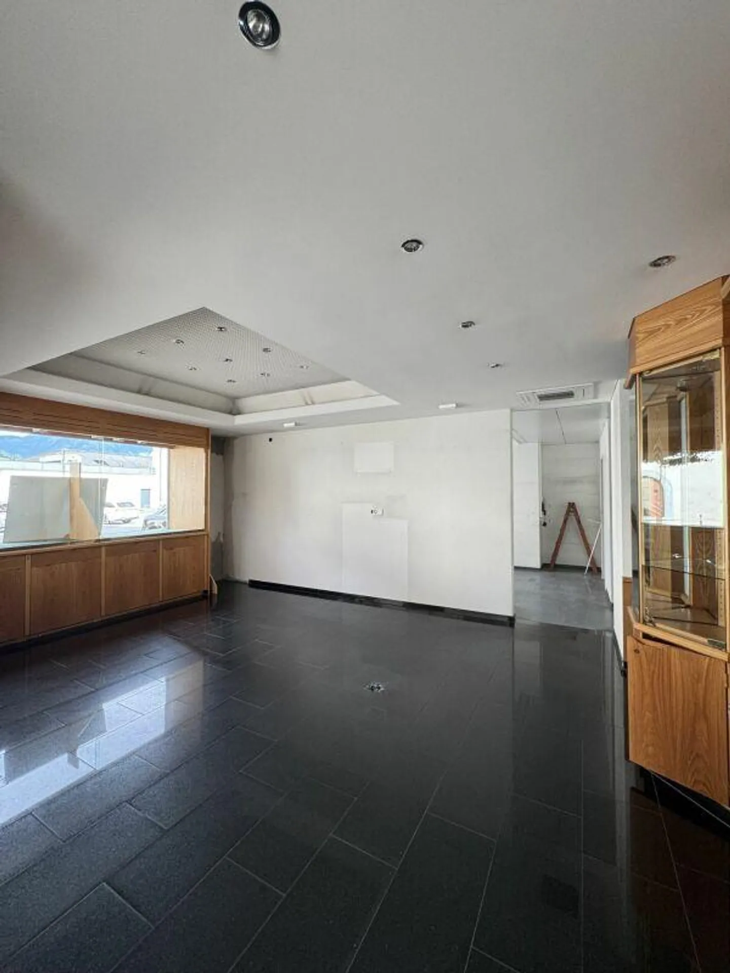 Spazio commerciale centralmente situato - ideale per le tue idee! - Foto 4 di 8