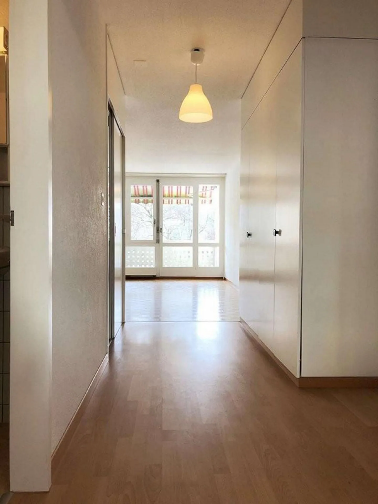 Appartement spacieux de 3,5 pièces dans la verdure ! - Photo 3 sur 5