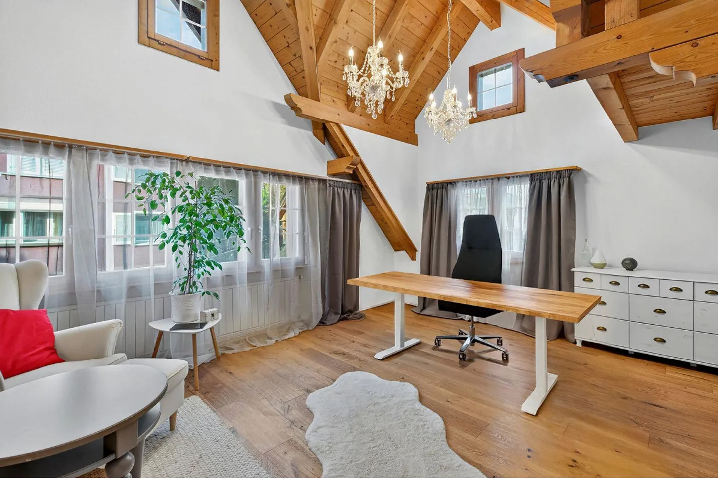 Apartment or House? Space Miracle with Special Advantages - Photo 4 of 10