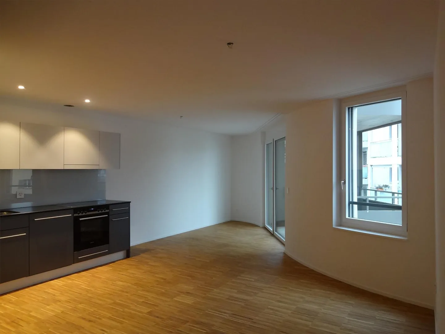 Modernes Apartment in Zürich-Oerlikon - Foto 3 von 9