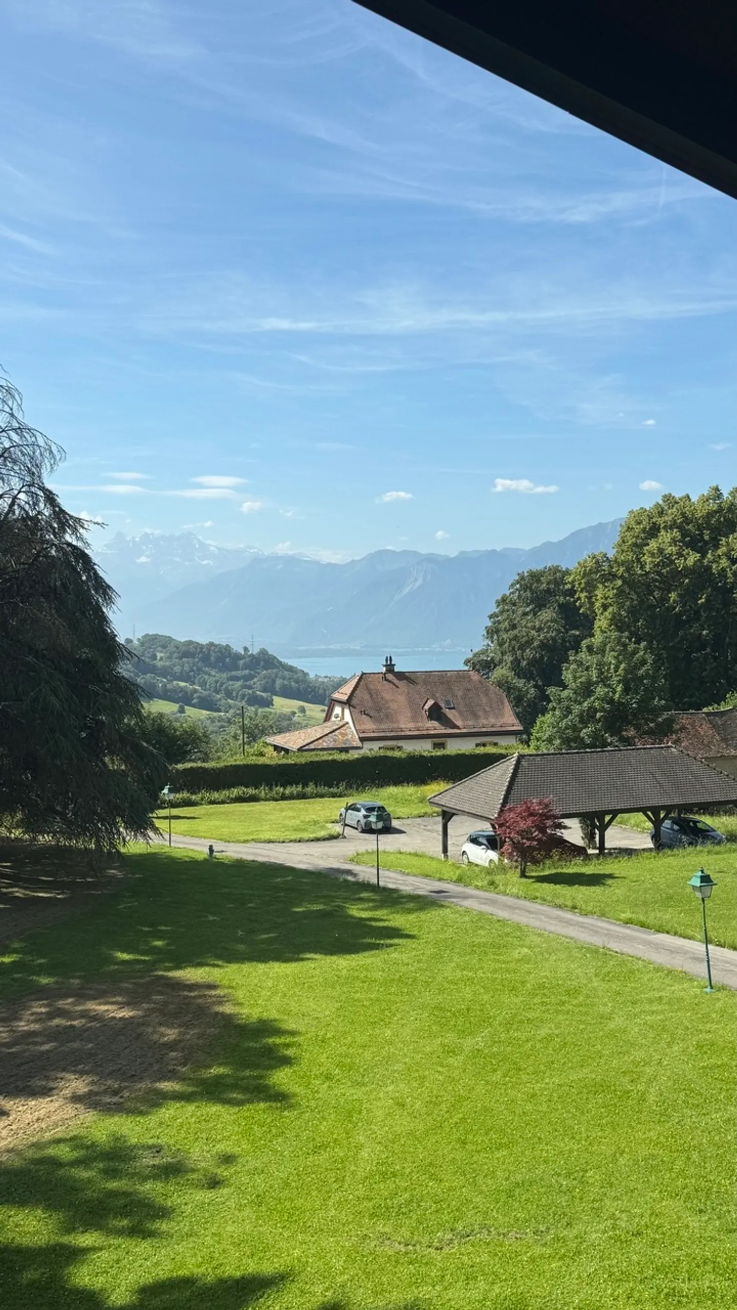 Charmantes Apartment mit Seeblick - Foto 1 von 12