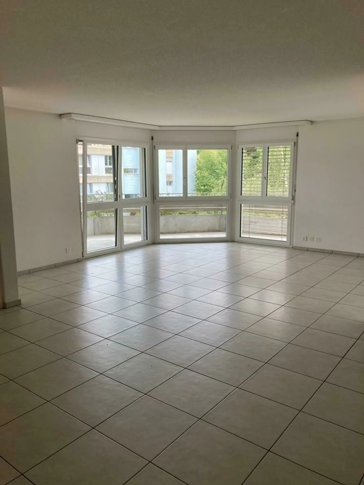 Apartment for rent - Photo 4 of 13