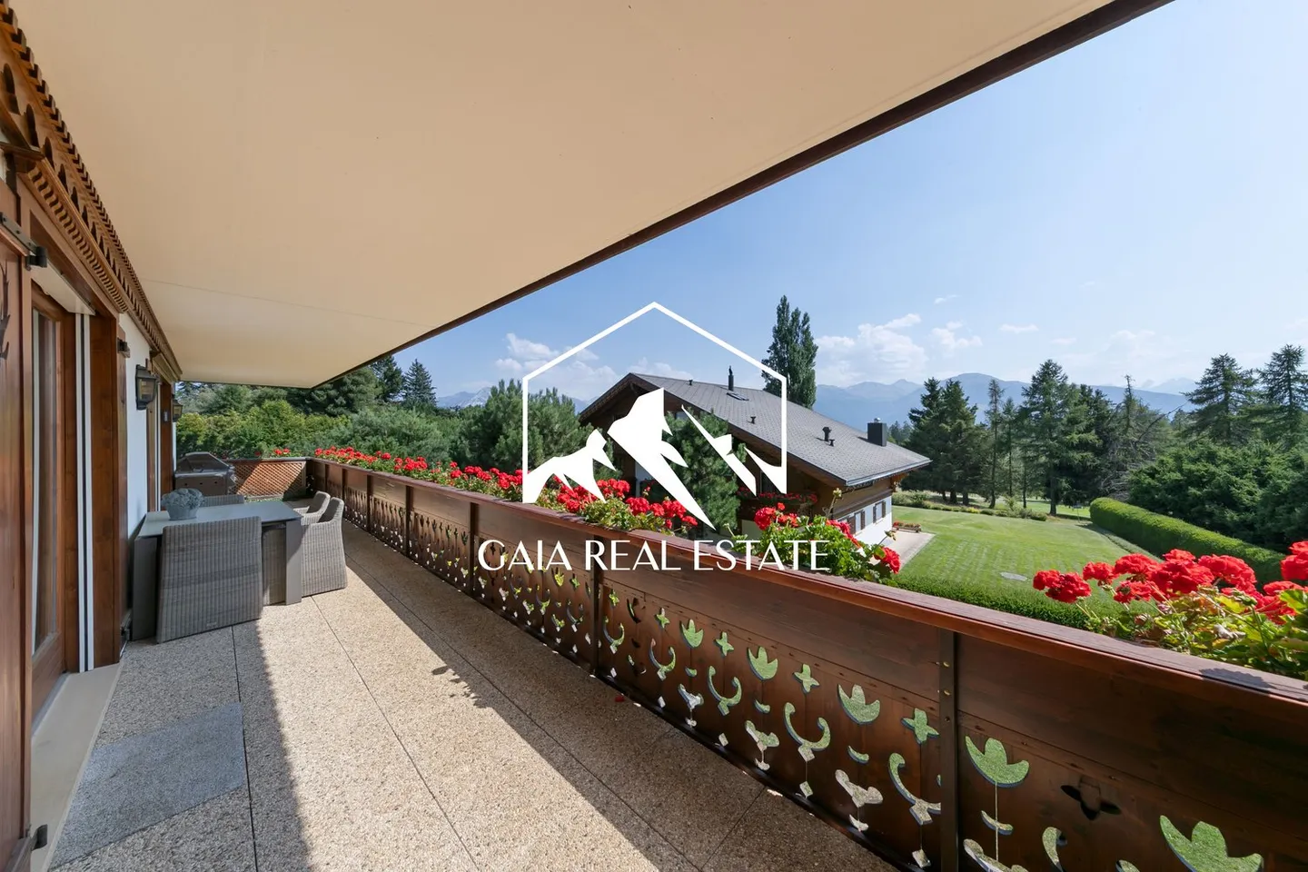 Pearls of Crans - Photo 4 of 22