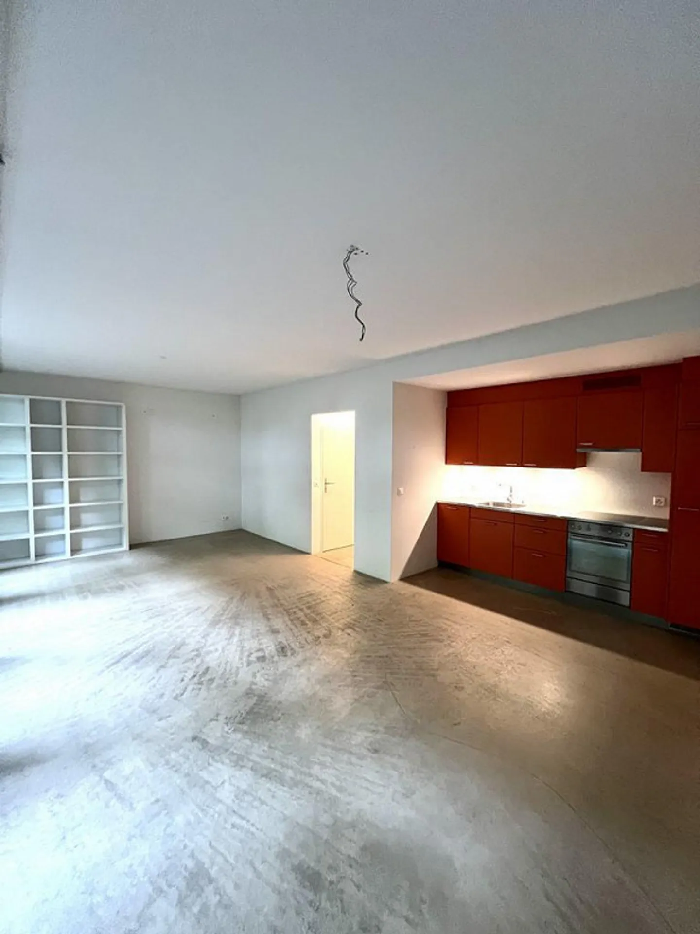 APPARTAMENTO MODERNO DI 2,5 STANZE CON AREA SEDUTA IN GIARDINO NEL CORTILE - Foto 3 di 10