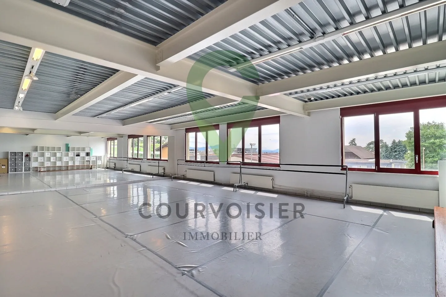 Bright, modular space perfect for a co-working area - Photo 3 of 13