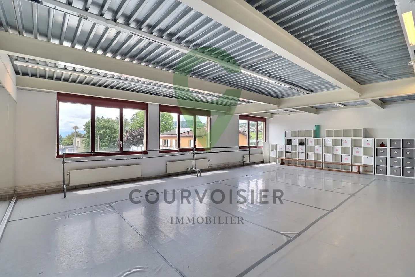 Bright, modular space perfect for a co-working area - Photo 5 of 13