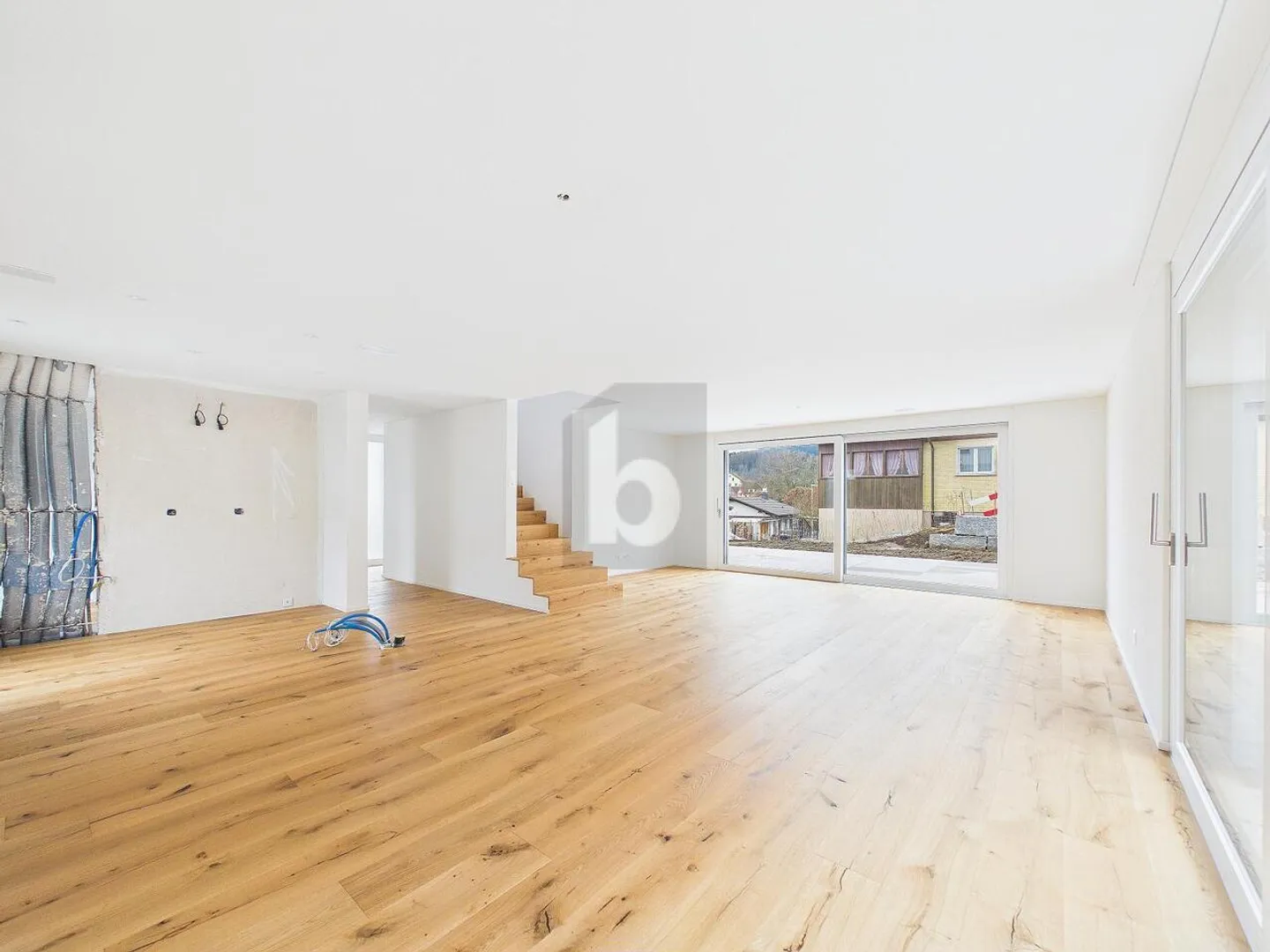 SPACIOUS, HIGH-QUALITY & QUIETLY LOCATED - Photo 2 of 6