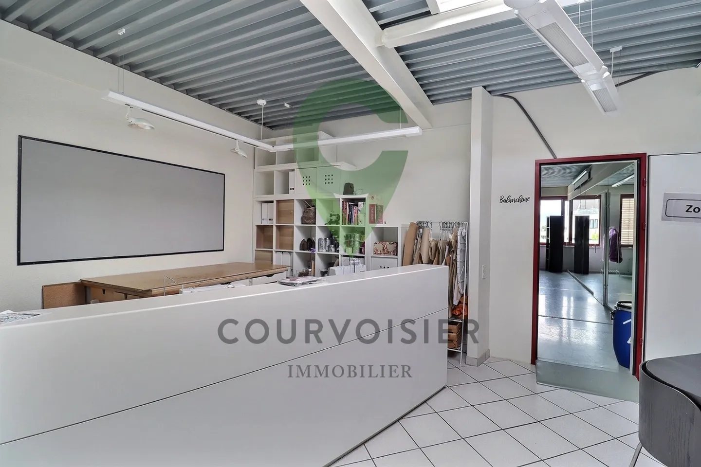 Bright, modular space perfect for a co-working area - Photo 9 of 13