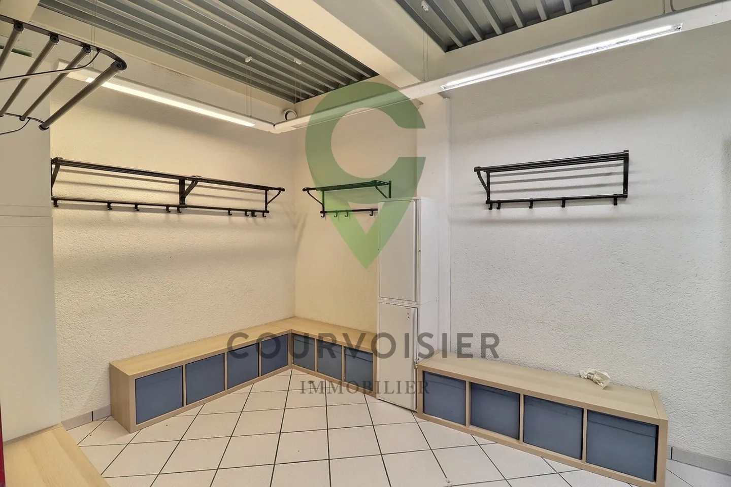Bright, modular space perfect for a co-working area - Photo 10 of 13