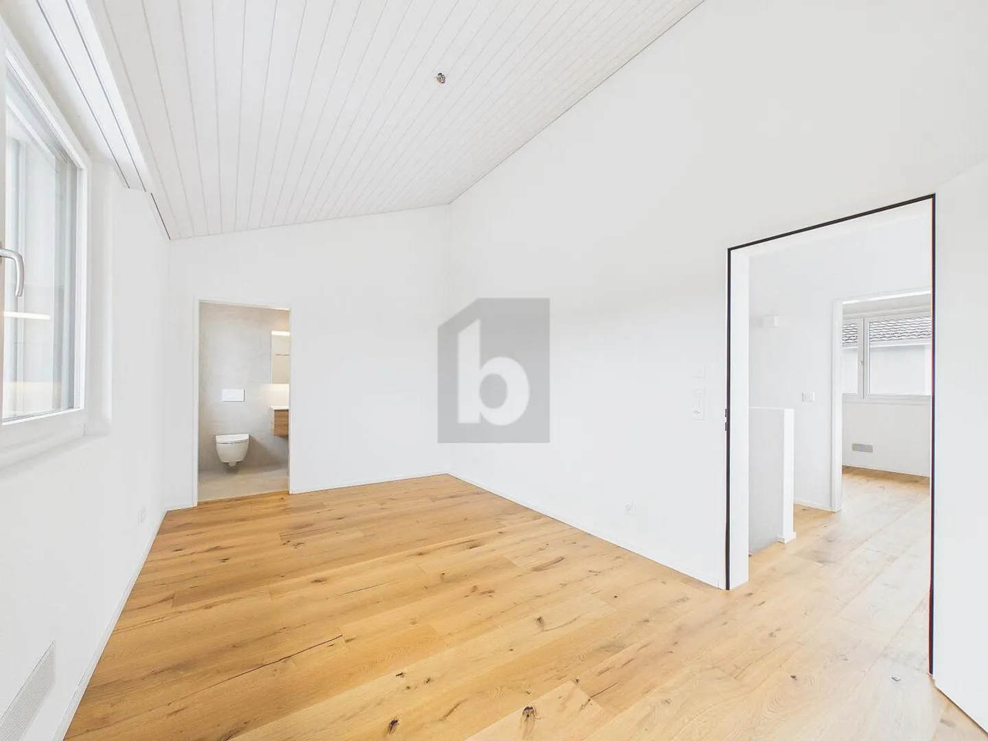 SPACIOUS, HIGH-QUALITY & QUIETLY LOCATED - Photo 4 of 6