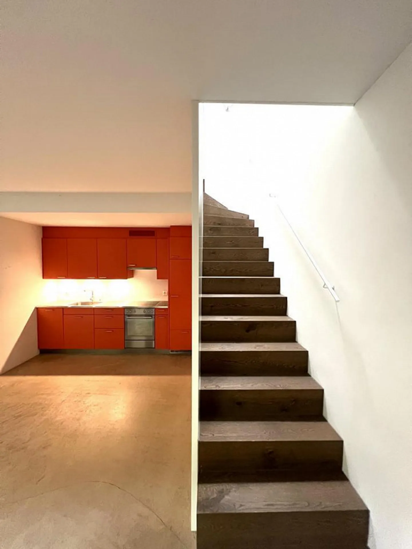 APPARTAMENTO MODERNO DI 2,5 STANZE CON AREA SEDUTA IN GIARDINO NEL CORTILE - Foto 6 di 10