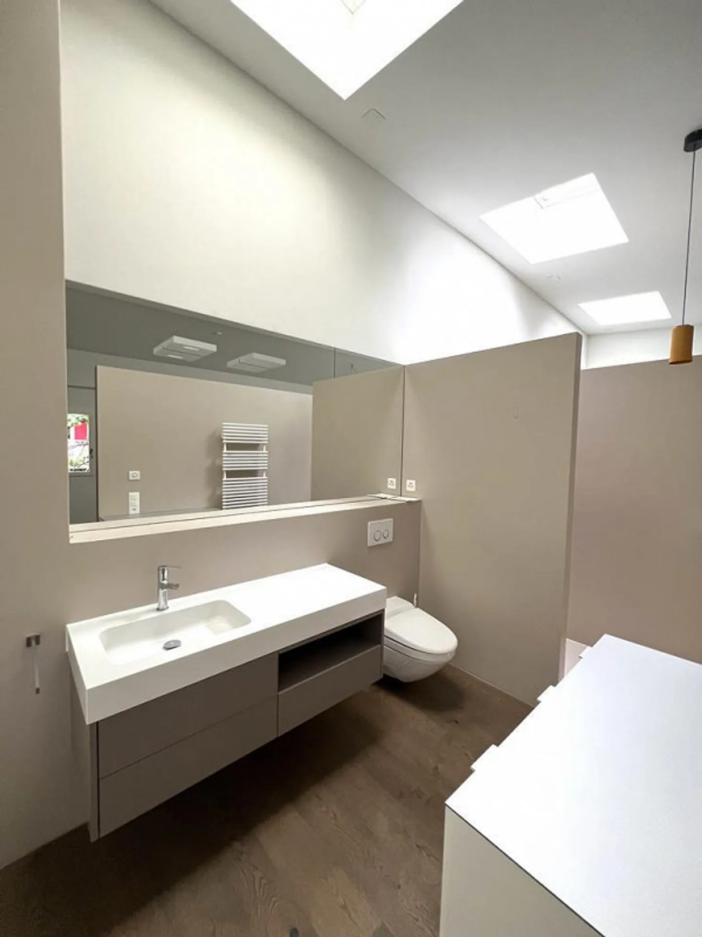 APPARTAMENTO MODERNO DI 2,5 STANZE CON AREA SEDUTA IN GIARDINO NEL CORTILE - Foto 9 di 10
