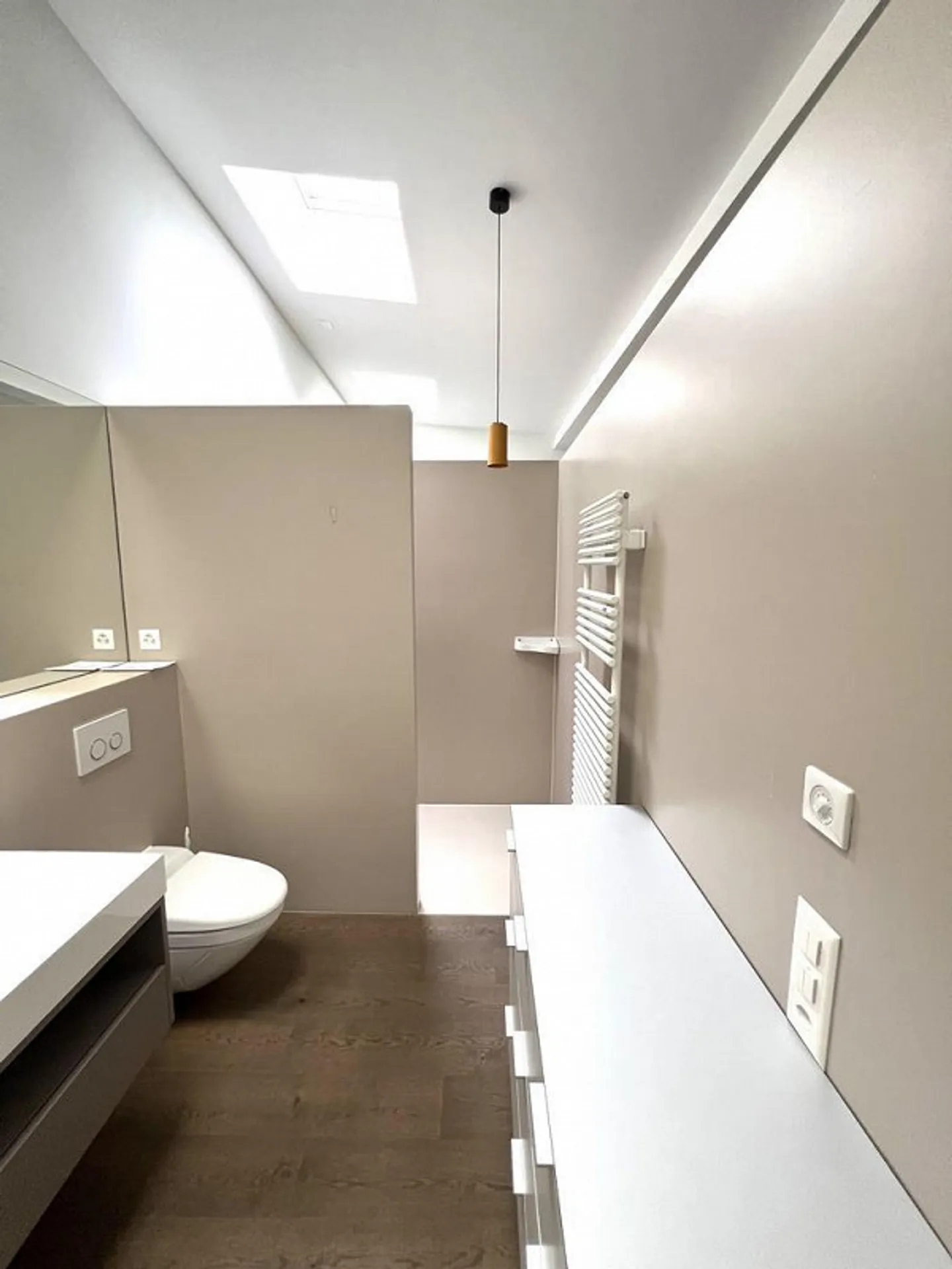 APPARTAMENTO MODERNO DI 2,5 STANZE CON AREA SEDUTA IN GIARDINO NEL CORTILE - Foto 10 di 10