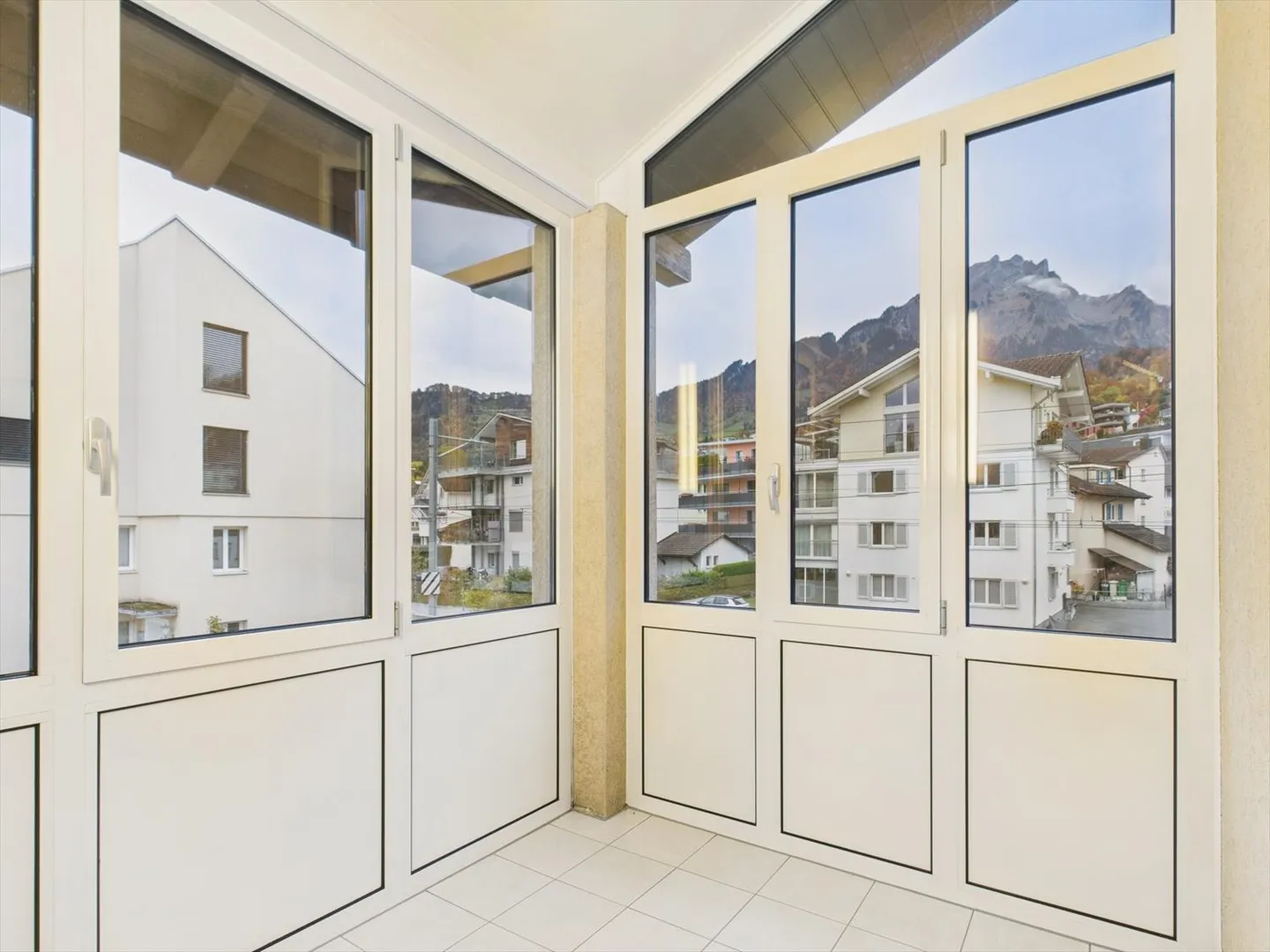 Appartamento attico da sogno con vista sul lago a Hergiswil NW - Foto 11 di 13