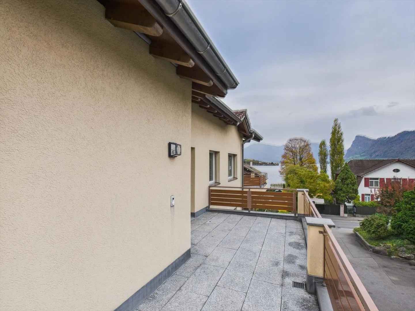 Appartamento attico da sogno con vista sul lago a Hergiswil NW - Foto 12 di 13