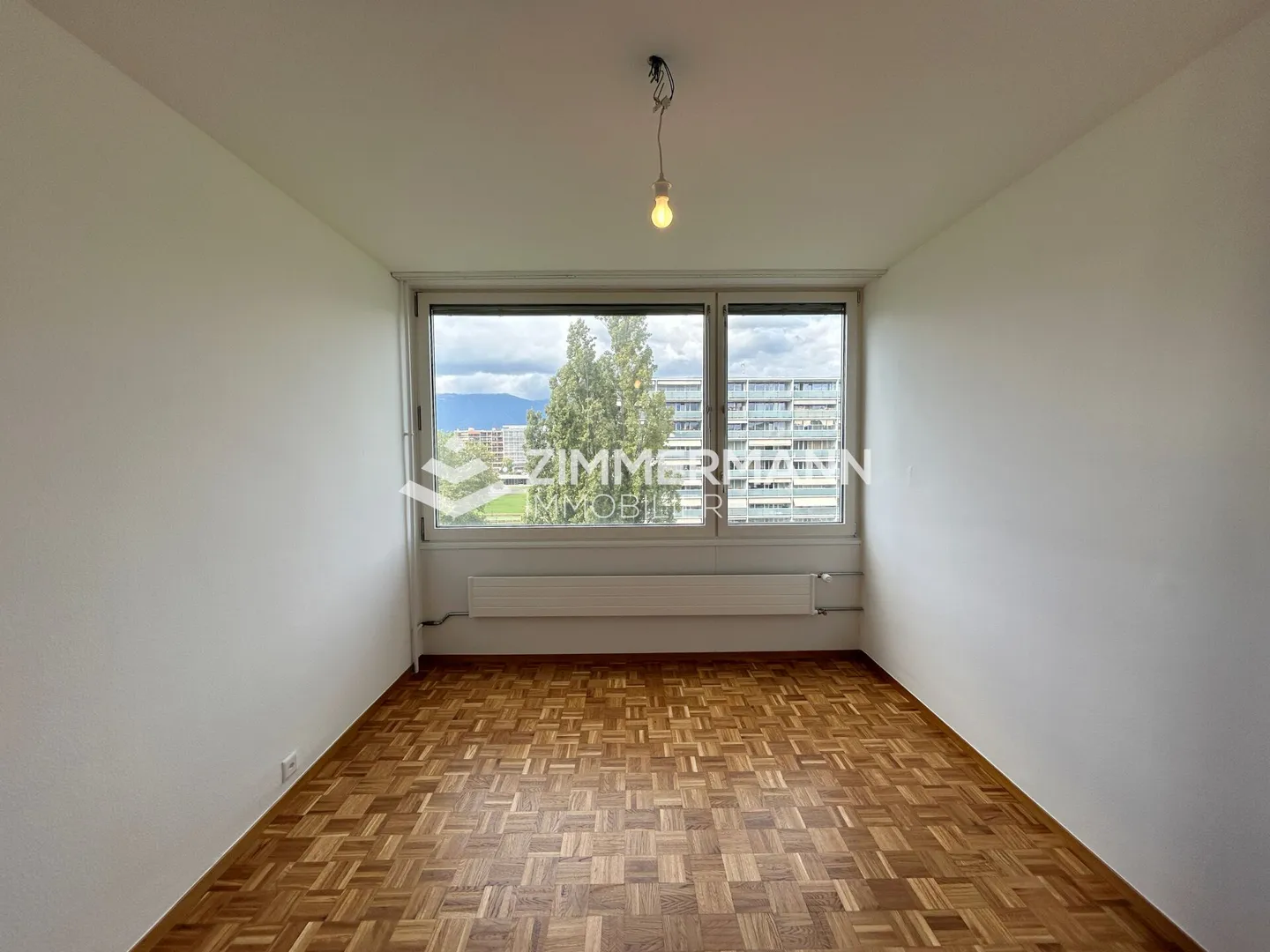 Spacieux 5 pièces en étage élevé avec balcon à Meyrin - Photo 2 sur 8