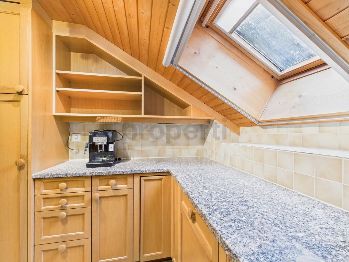 Charming Attic Apartment - Photo 5 of 13