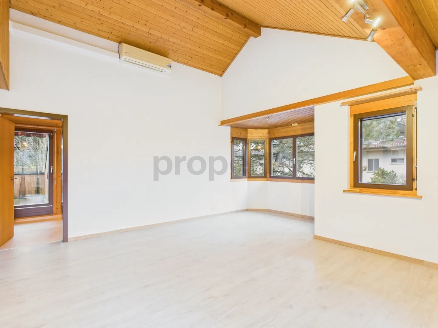 Charming Attic Apartment - Photo 8 of 13