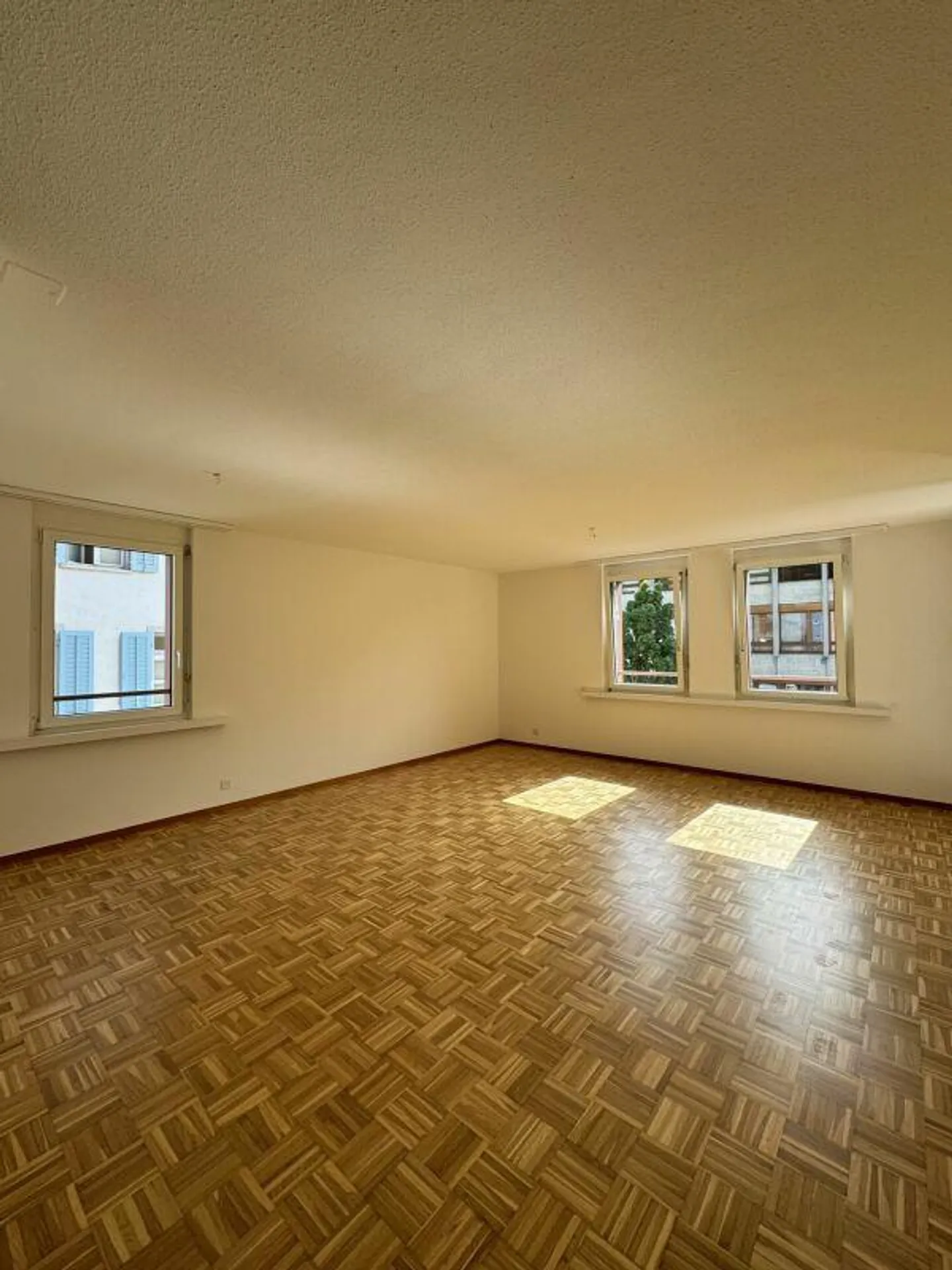 Modern 3.5-room apartment in the heart of Walenstadt - Photo 2 of 9