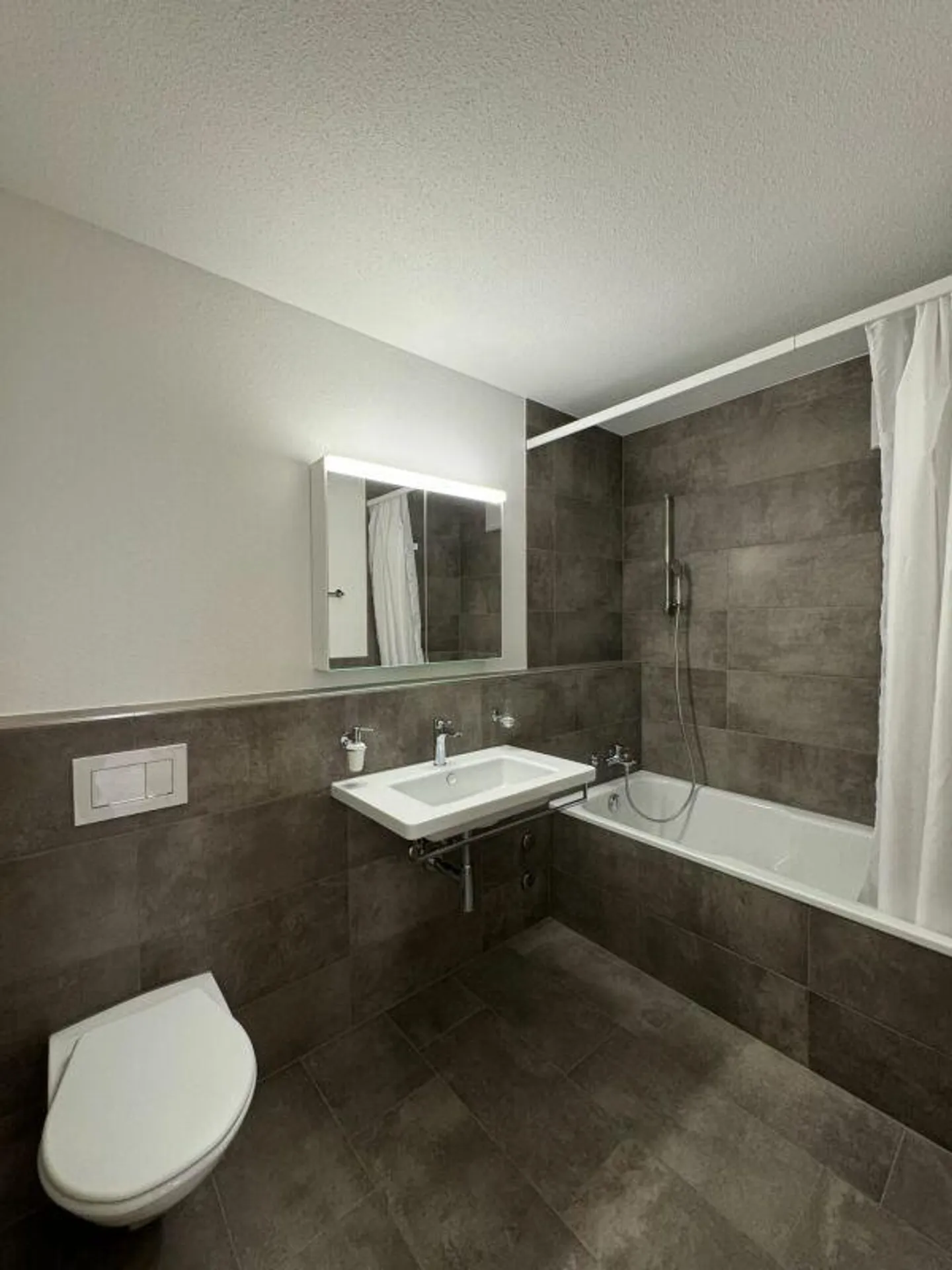 Modern 3.5-room apartment in the heart of Walenstadt - Photo 5 of 9