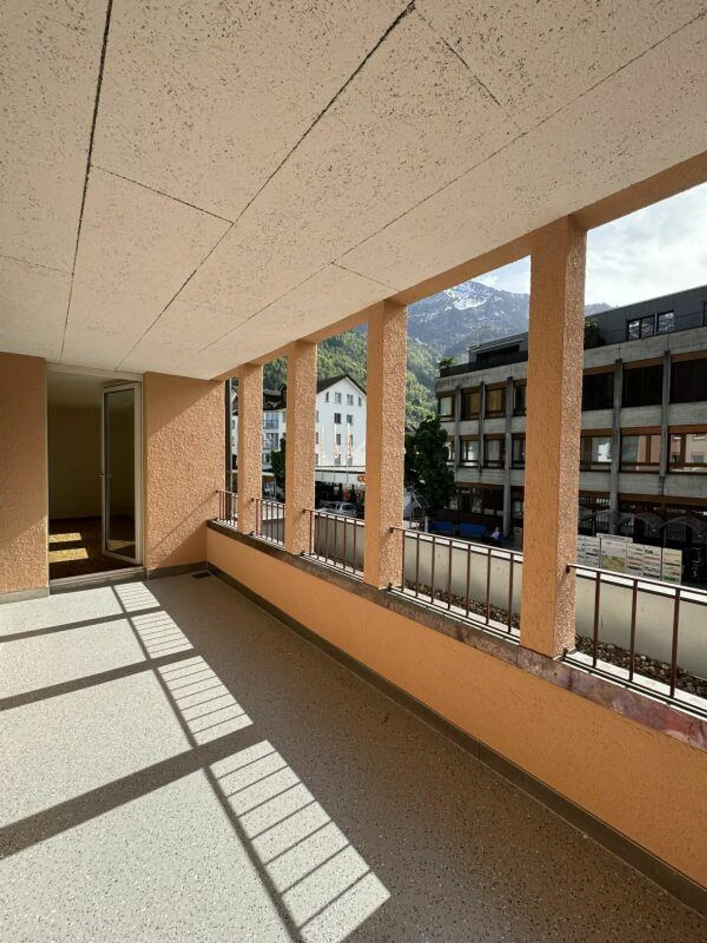 Modern 3.5-room apartment in the heart of Walenstadt - Photo 8 of 9