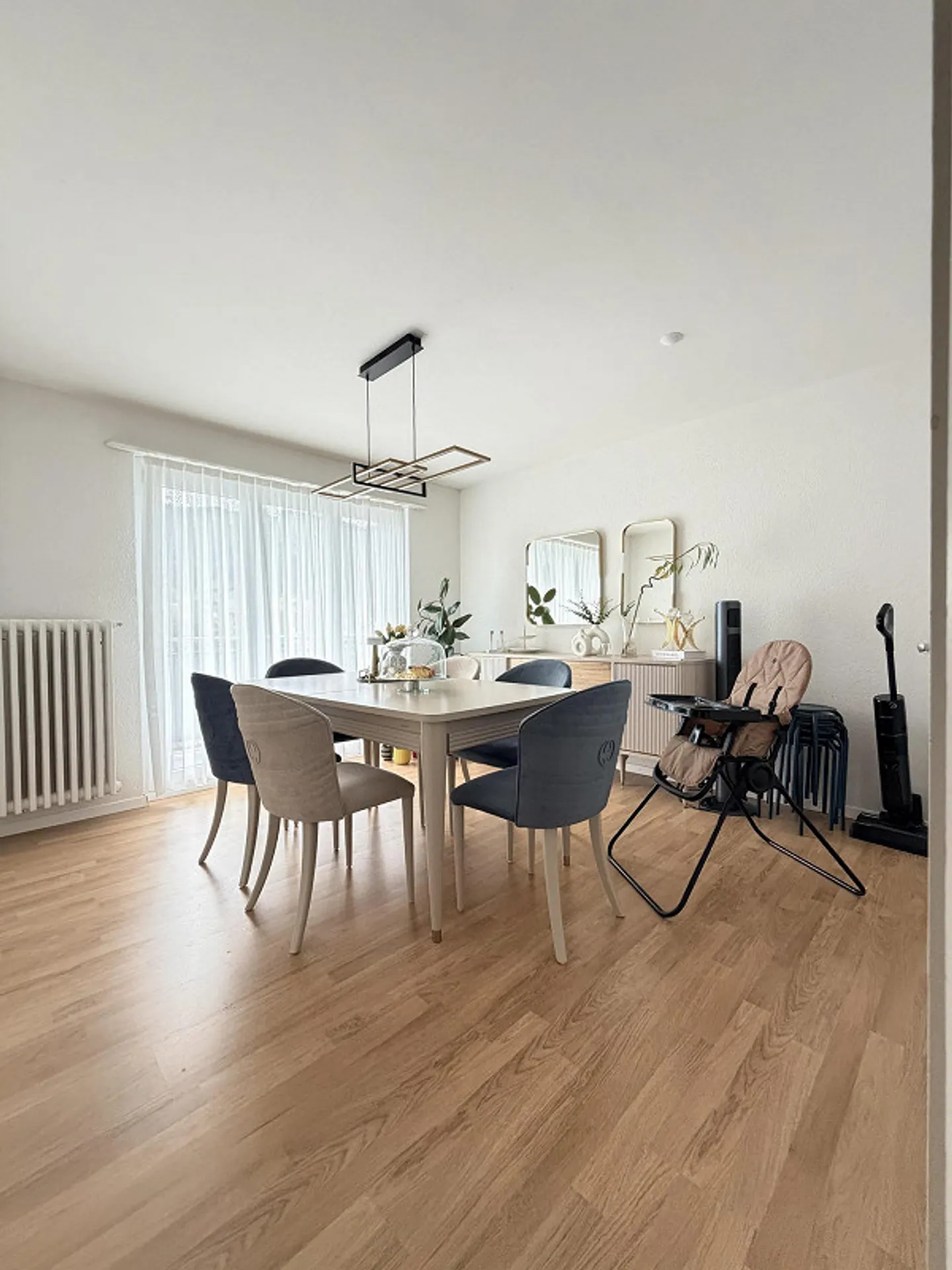 Appartamento 4.5 stanze con grande balcone sud: luminoso e moderno - Foto 2 di 8