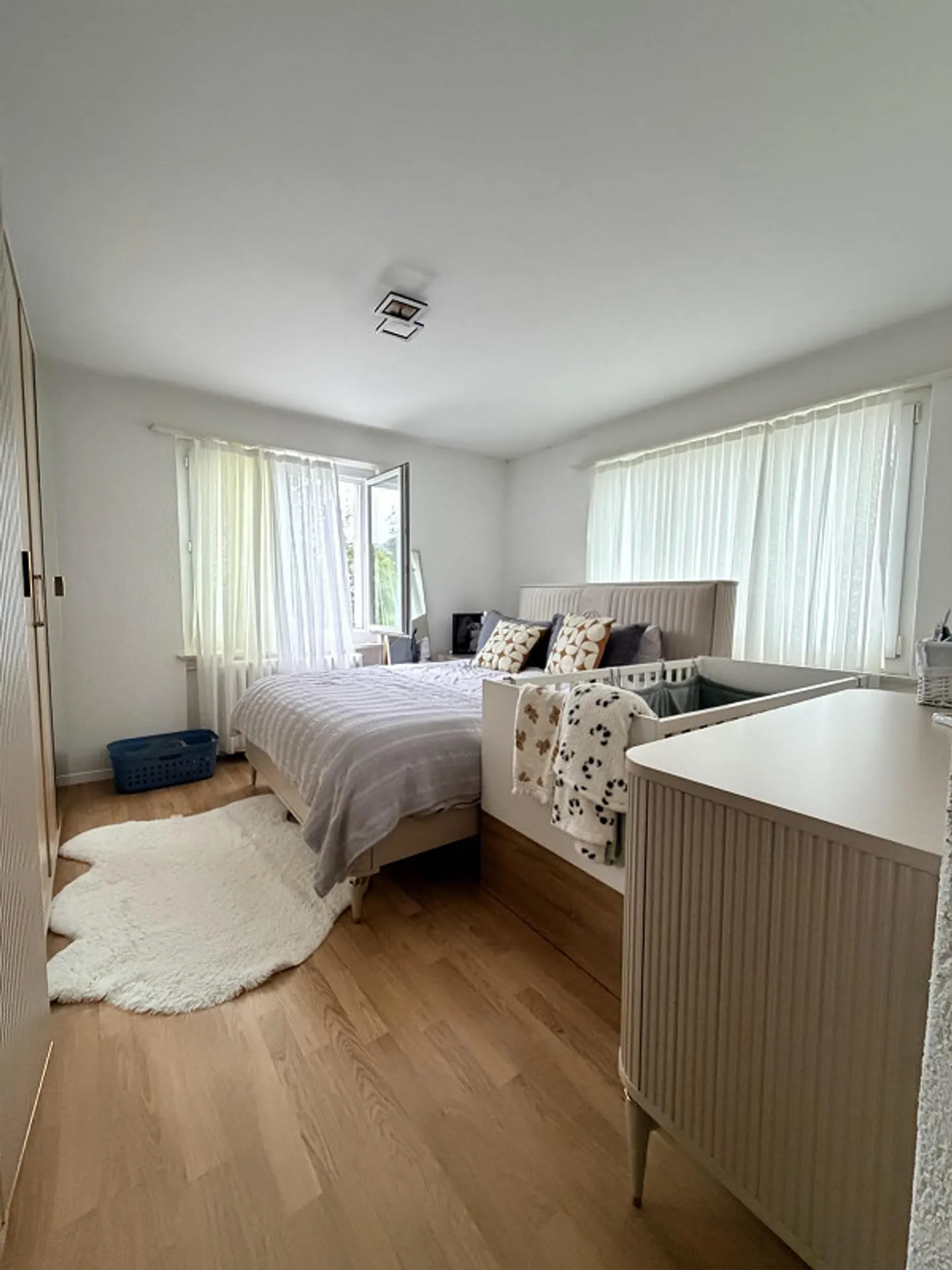 Appartamento 4.5 stanze con grande balcone sud: luminoso e moderno - Foto 4 di 8