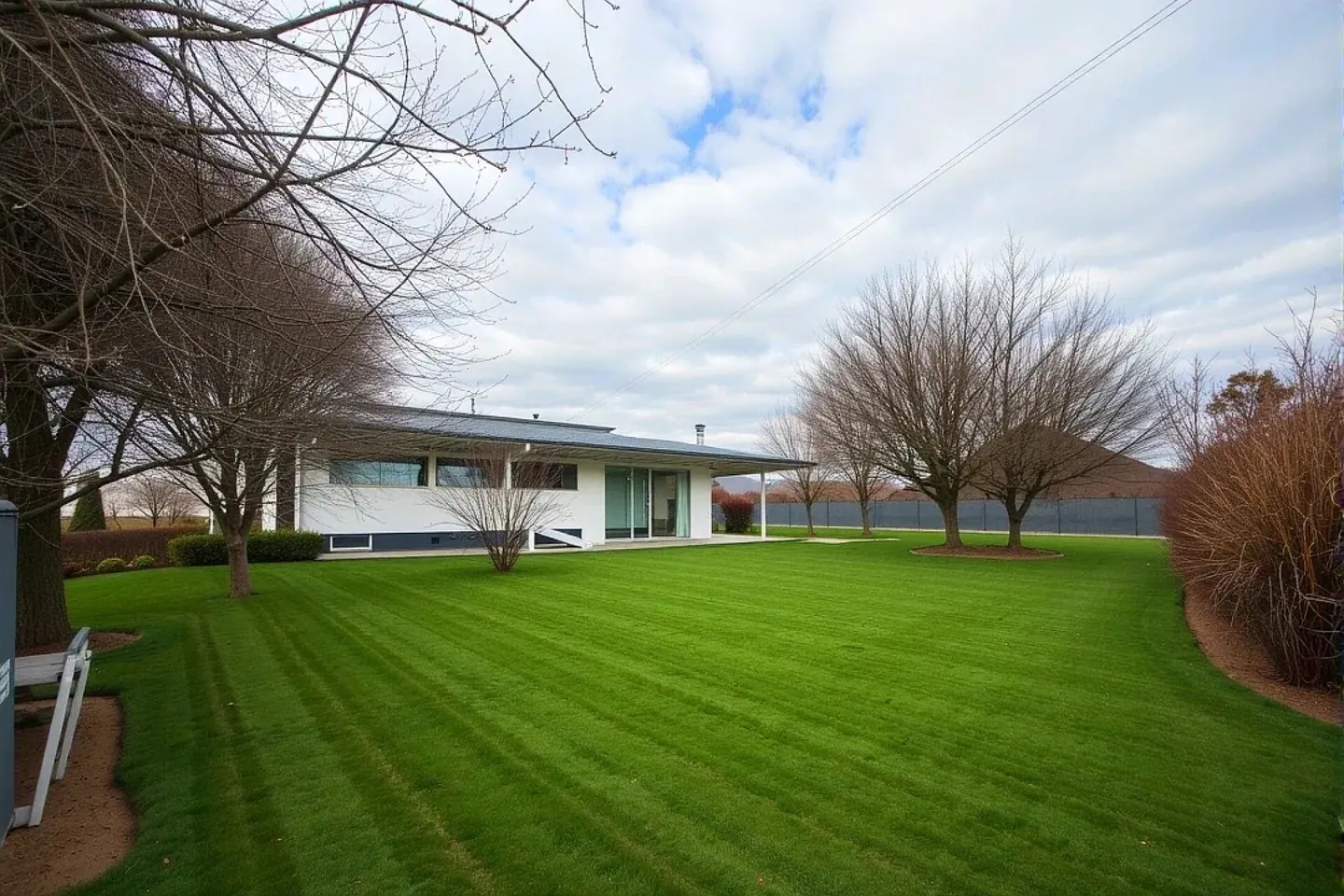 Single-storey house to transform according to your wishes with superb plot and great potential - Photo 1 of 4