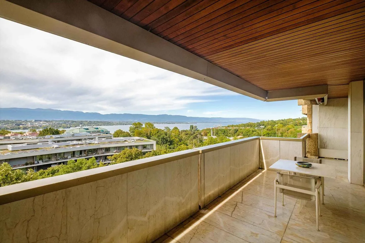 Exclusive! 5-room apartment with stunning views - Photo 6 of 11