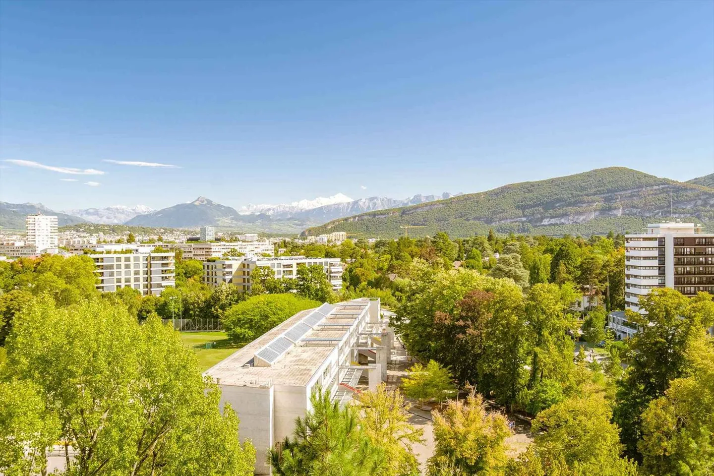 Exclusive! 5-room apartment with stunning views - Photo 7 of 11