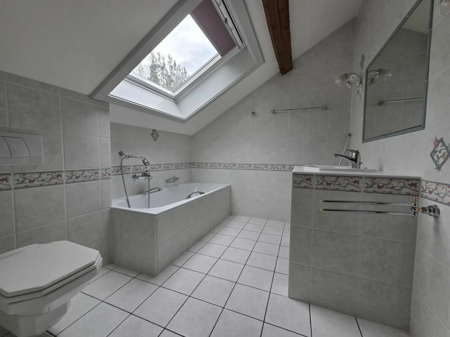 Spacious Duplex Apartment in Saxon - Photo 9 of 11