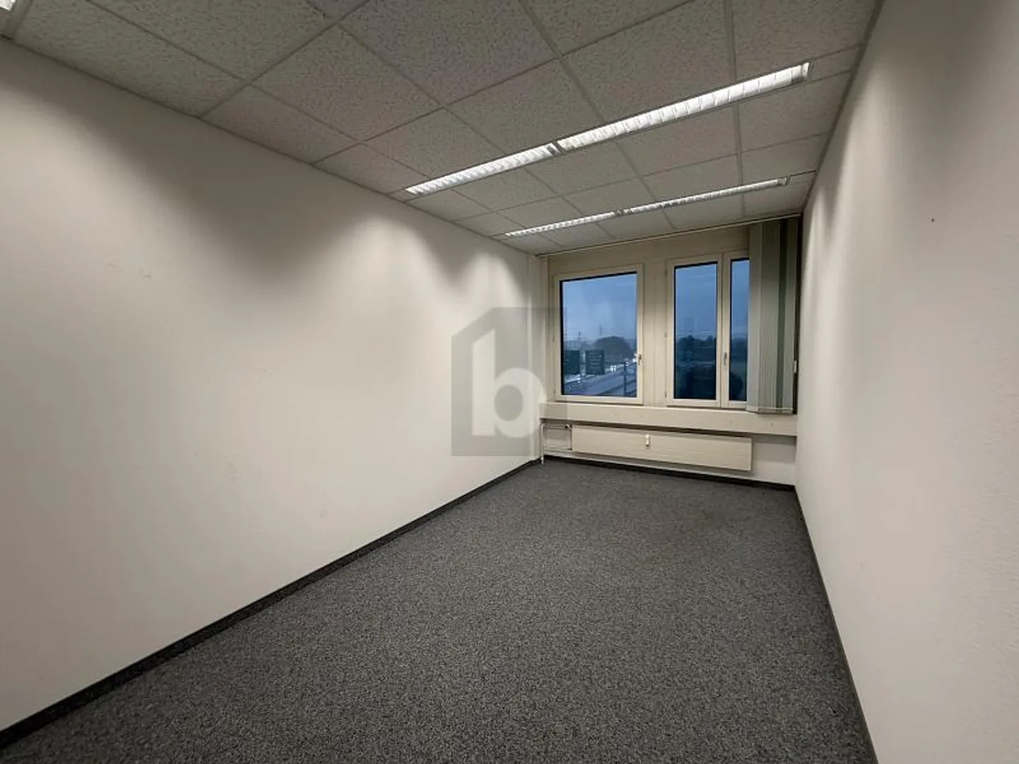 SUCCESS BEGINS AT THE RIGHT LOCATION - Photo 2 of 6