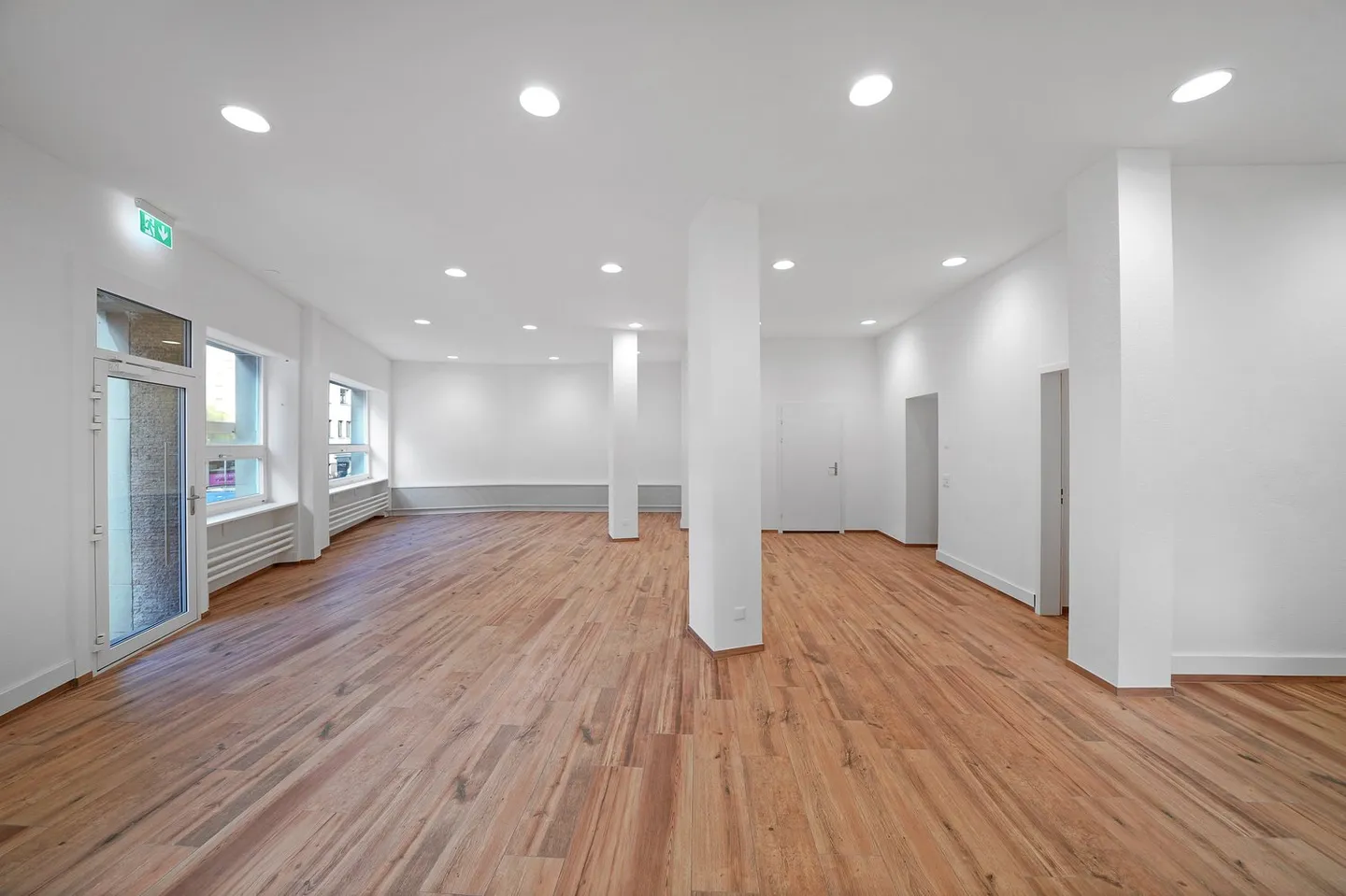 spazio commerciale modernizzato e situato in posizione centrale - Foto 2 di 7