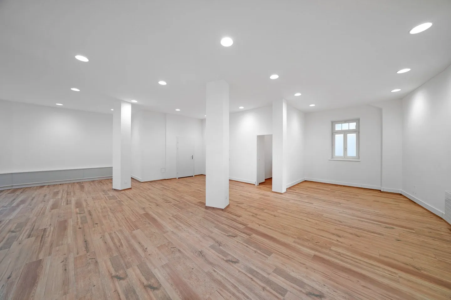 spazio commerciale modernizzato e situato in posizione centrale - Foto 4 di 7