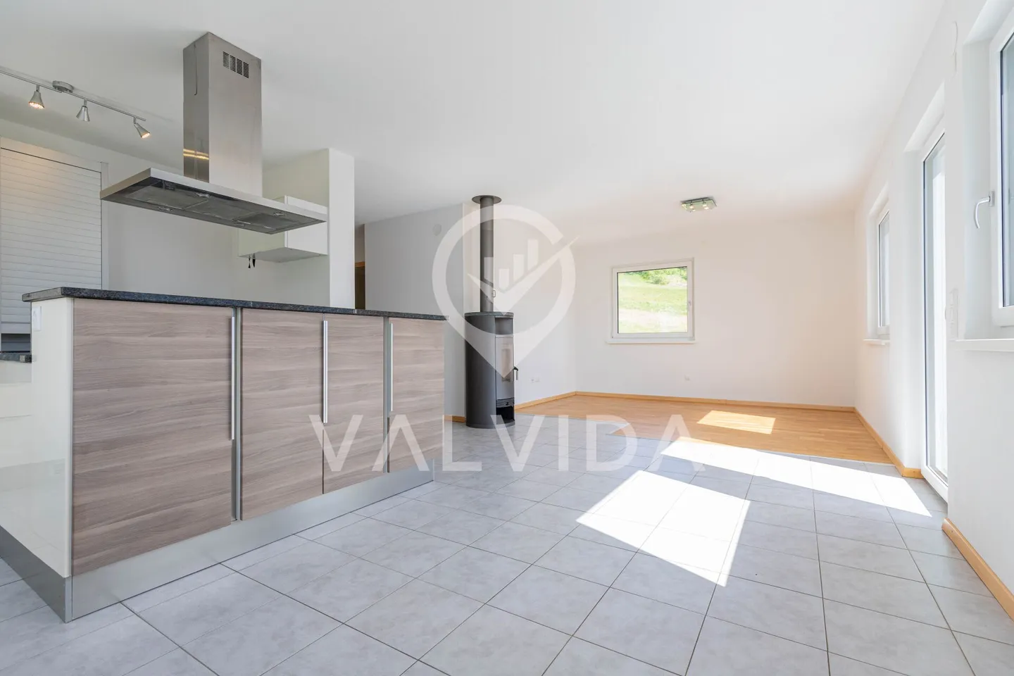 Ampia casa unifamiliare con fascino, vista panoramica e posizione soleggiata a Guttet-Feschel - Foto 4 di 26