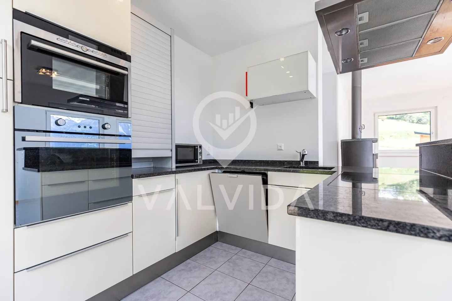 Ampia casa unifamiliare con fascino, vista panoramica e posizione soleggiata a Guttet-Feschel - Foto 6 di 26
