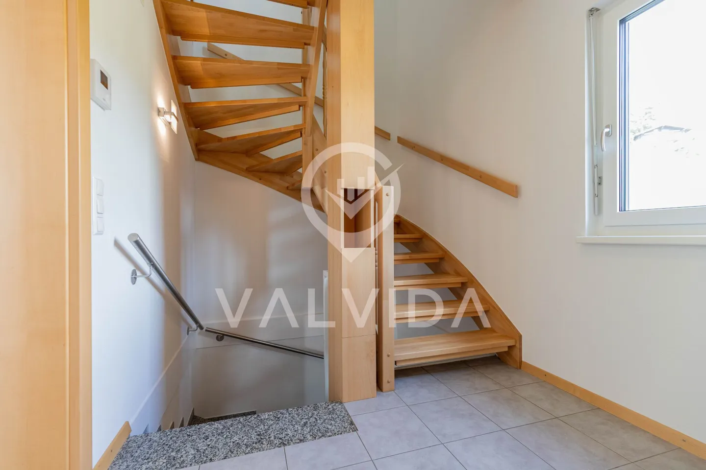 Ampia casa unifamiliare con fascino, vista panoramica e posizione soleggiata a Guttet-Feschel - Foto 14 di 26