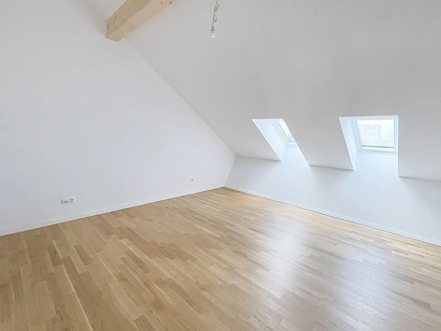 Duplex with 4.5 rooms on the top floor - Photo 5 of 11
