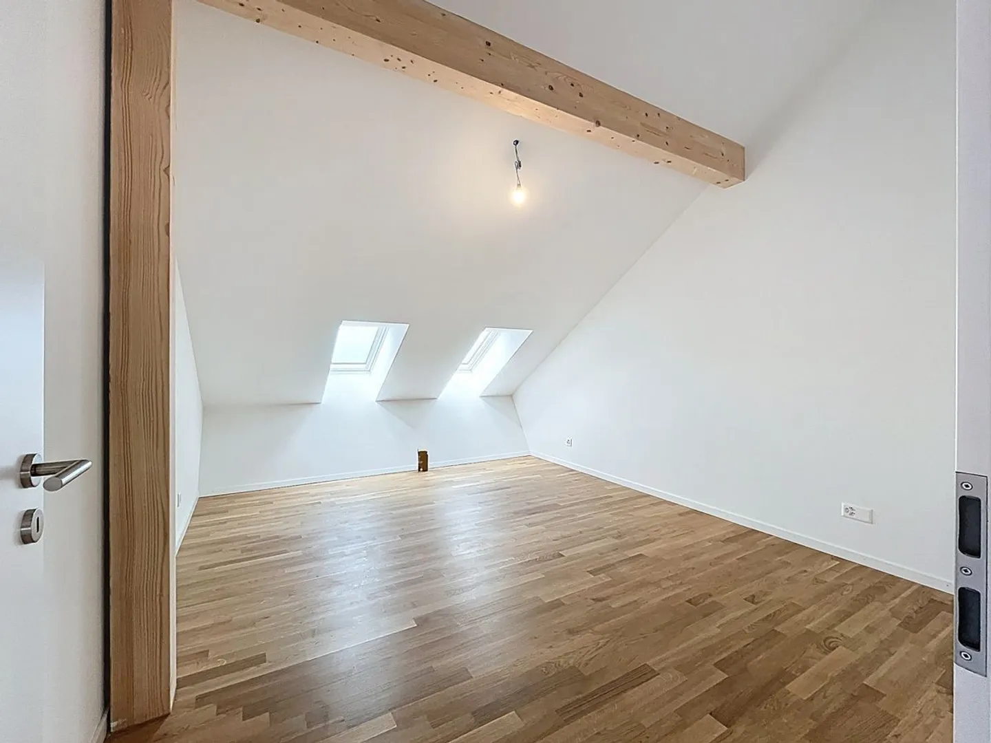 Duplex with 4.5 rooms on the top floor - Photo 4 of 11