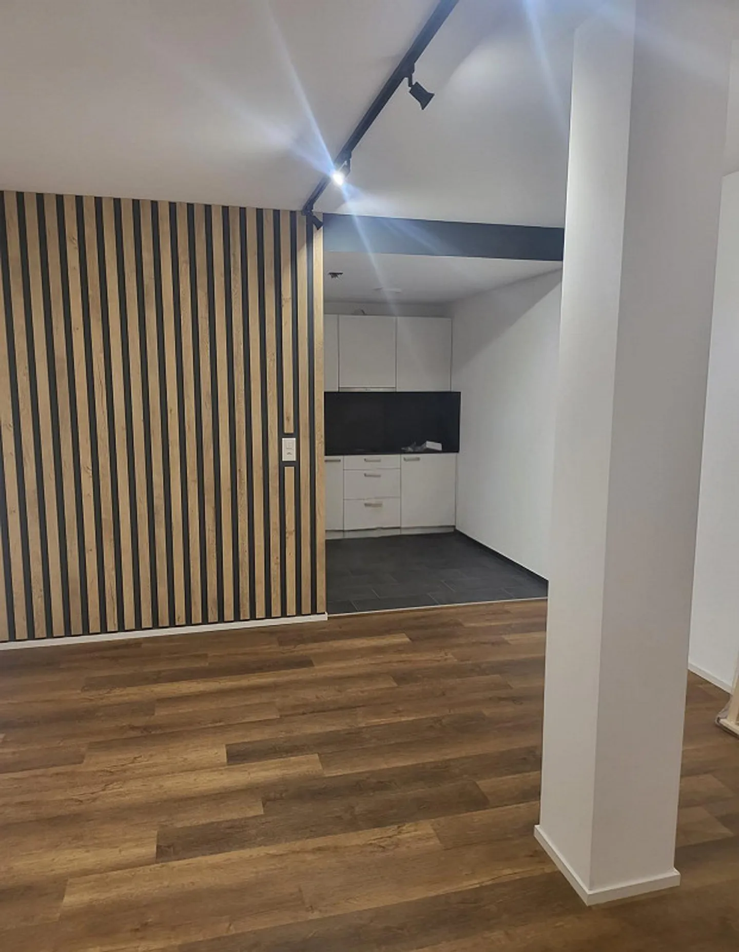 Locaux commerciaux pour diverses utilisations - Photo 2 sur 4