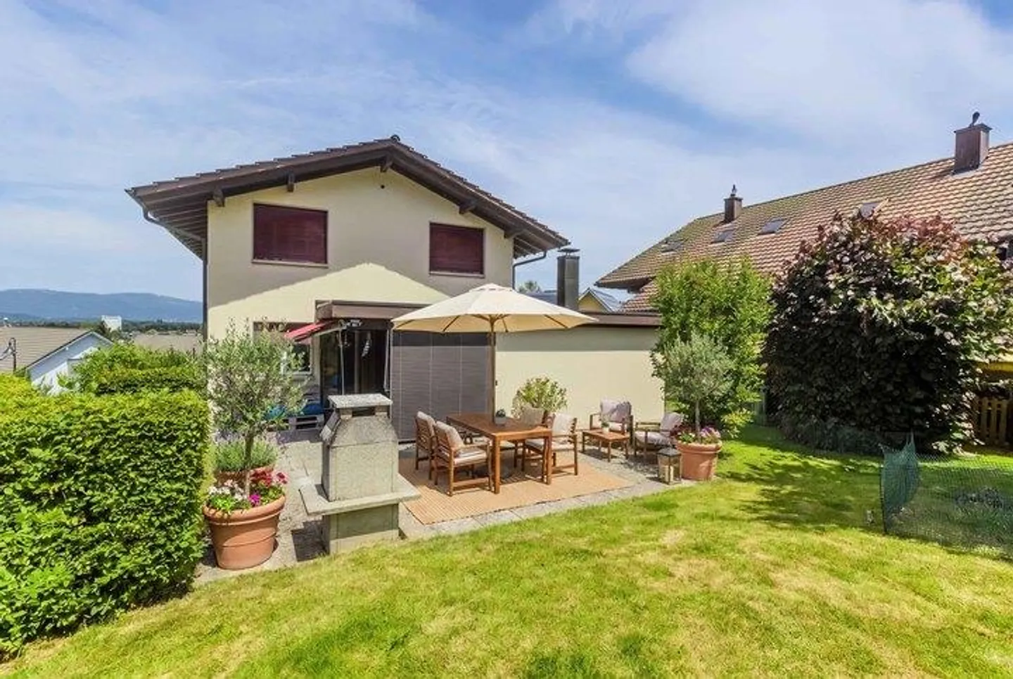 VILLA UNIFAMILIARE CON MOLTO VERDE - Foto 1 di 8