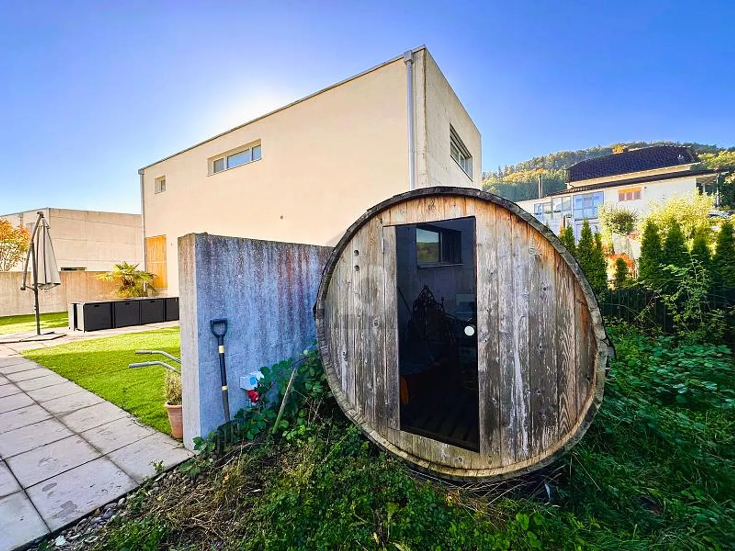 CENTRALLY LOCATED IN IDYLLIC LOCATION - Photo 3 of 5
