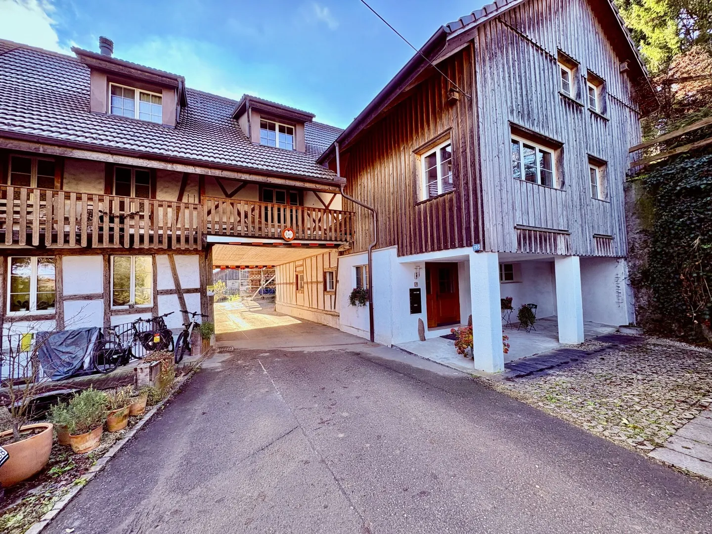 Lieu de l'Espace - Une Maison qui Offre de l'Espace - Photo 1 sur 21